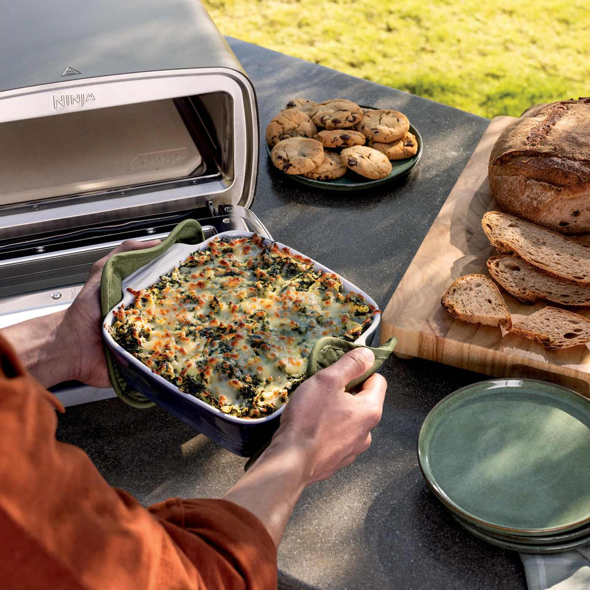 Ninja Artisan 5-in-1 Outdoor Pizza Oven and Pizza Peel Bundle