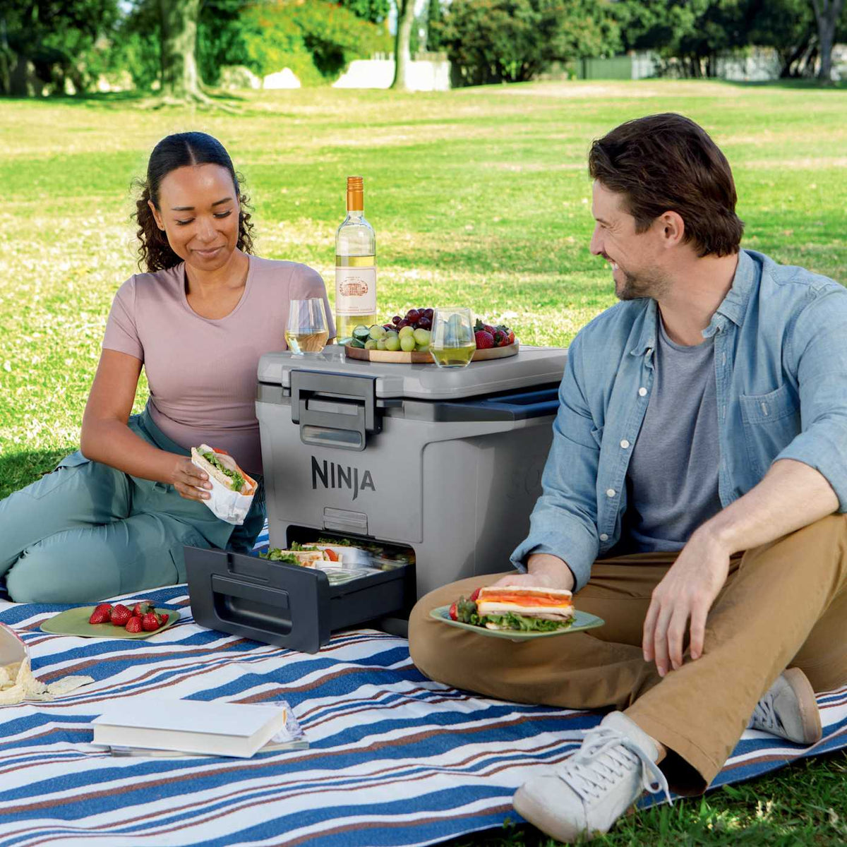 Ninja FrostVault™ 30qt Hard Cooler with Dry Zone, Lakeshore Blue